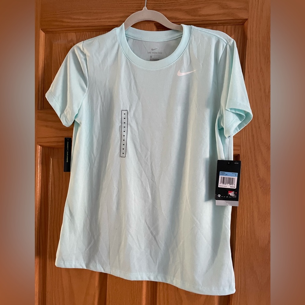 NWT Nike dri-fit womensTHE NIKE TEE light green short sleeve shirt